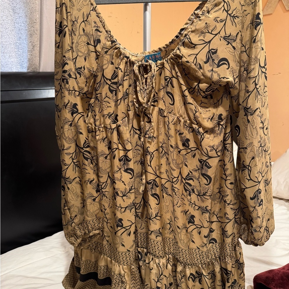 Floral Tan and Black Women's‎ Top